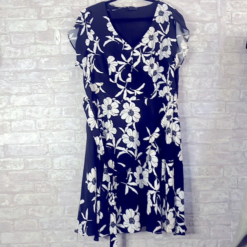 City Chic Dress Float Floral woman’s size 16